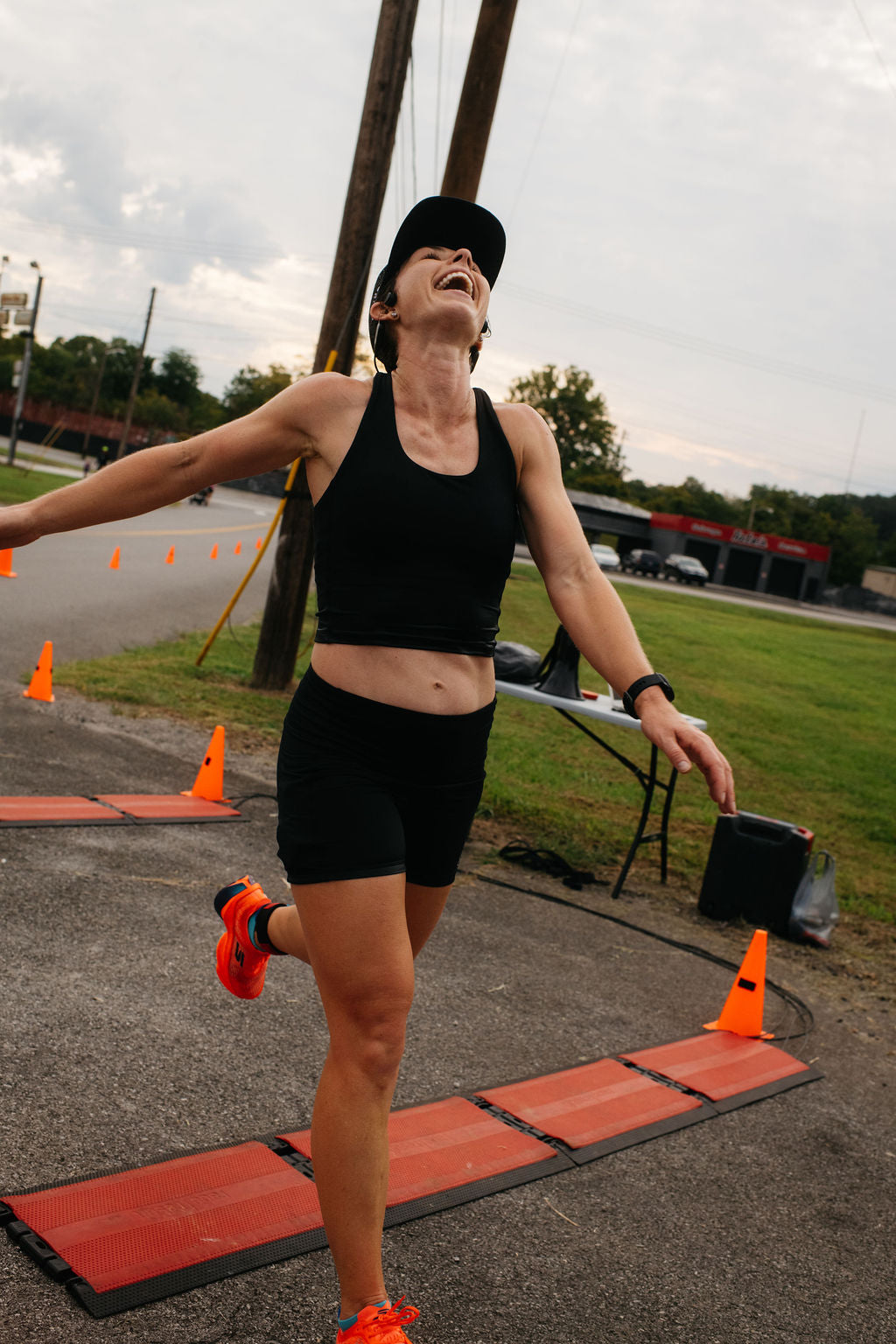 The Tempo Crop - Best Running Sports Bra with Phone Pocket